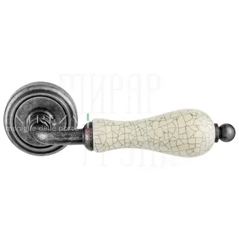 Дверная ручка Extreza "Dana" CRACKLE (Дана кракле) 306 на круглой розетке R01