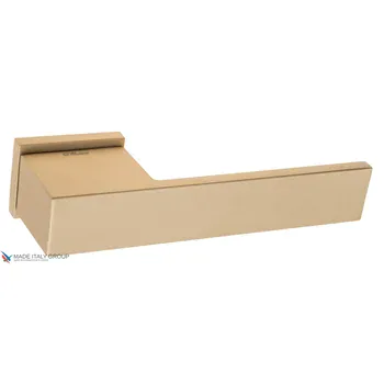 Дверная ручка Fratelli "COSMO" 6 на прямоугольной розетке