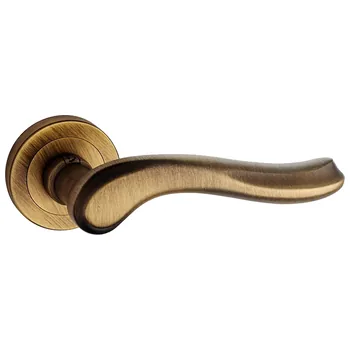 Ручка латунная на розетке Pasini "Laura" 0301 (0037)