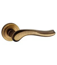 Ручка латунная на розетке Pasini "Laura" 0301 (0037)