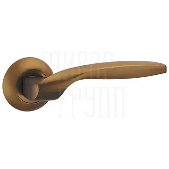 Дверная ручка Punto (Пунто) на круглой розетке "BOSTON" TL