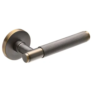 Дверные ручки из латуни Ghobestir "LUX Collection" 021 на круглом основании