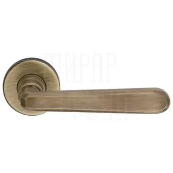 Дверная ручка Fratelli "ESSA" 7.7 на круглой розетке