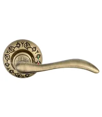 Дверная ручка Extreza "Agata" (Агата) 310 на круглой розетке R04