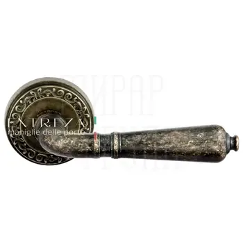 Дверная ручка Extreza "Petra" (Петра) 304 на круглой розетке R06